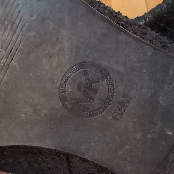 Michael Kors Bromley over the knee zip leather size 6.5M - Picture 6 of 10